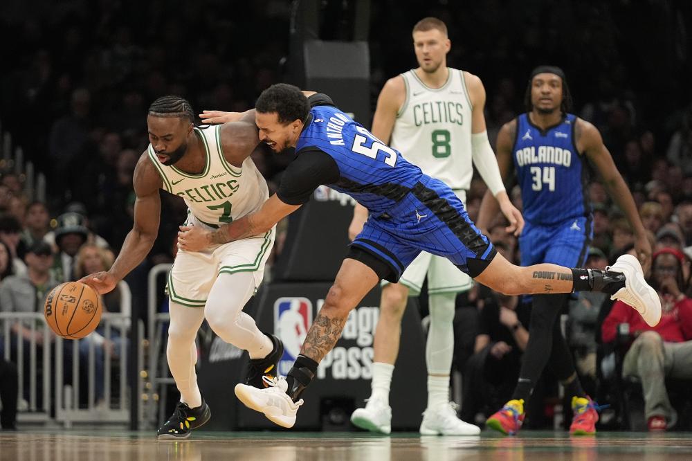 中场球员在 中场球员在