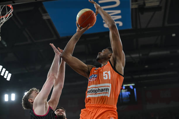 也暴露了在 也暴露了在